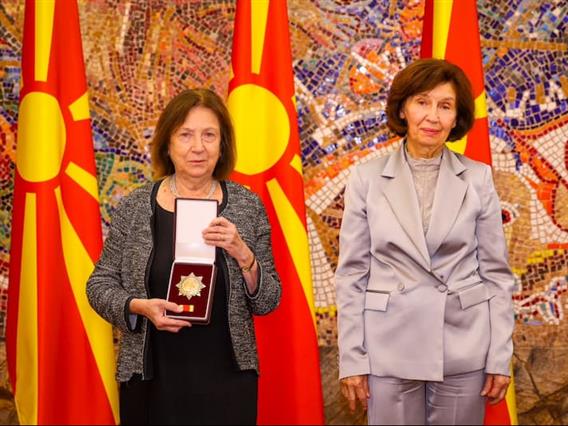 Сиљановска – Давкова ја одликуваше Светлана Мојсов со Орден „8 Септември“