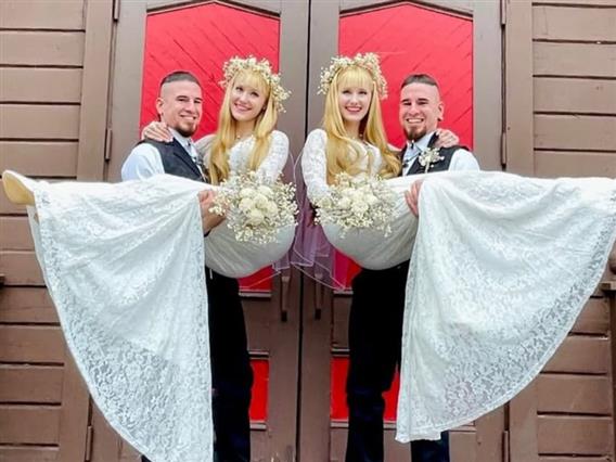 Идентични близначки се омажија за идентични близнаци, тајната ја чувале четири години (ФОТО)
