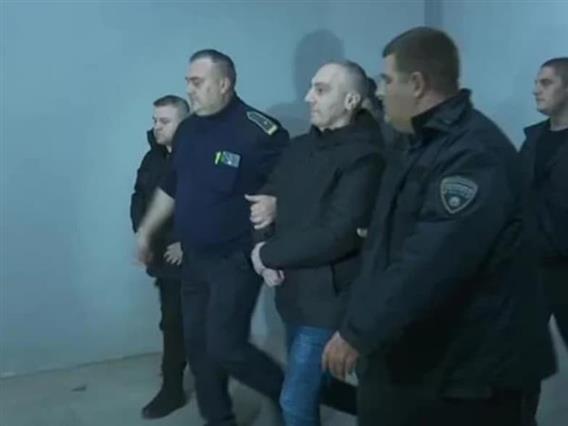 Груби излегува од домашен притвор, но без пасош