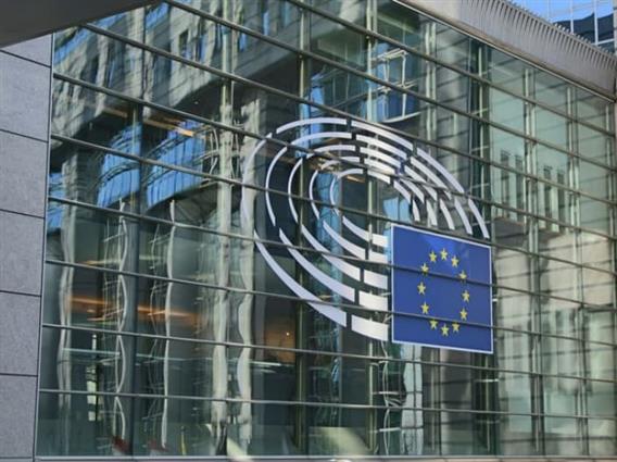Пукотница во близина на Европскиот парламент: Едно лице загина, полицаец е застрелан во глава 