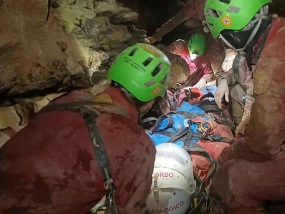 Маж во Италија бил 27 часа затрупан под карпи- во акцијата учествувале 60 спасувачи (ВИДЕО)