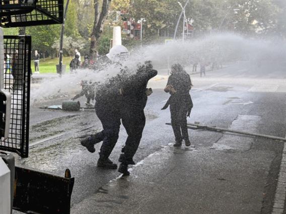 Ескалација на студентскиот револт во масовни антивладини протести во Тирана