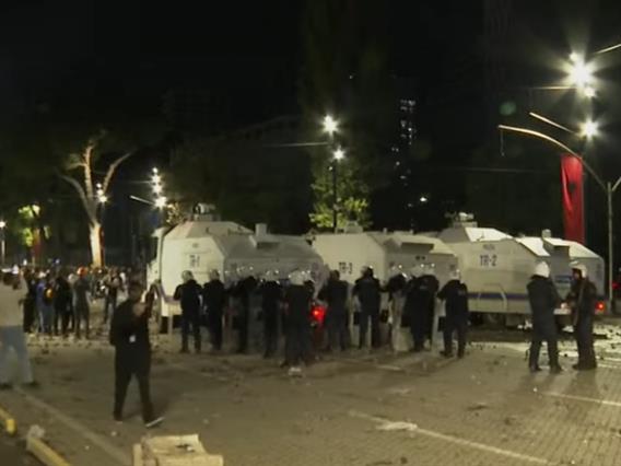 Петти ден насилни протести во Тирана 