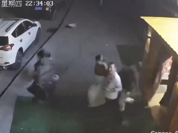 Најмалку 16 загинати во земјотресот од 7 степени во Кина (ВИДЕО)