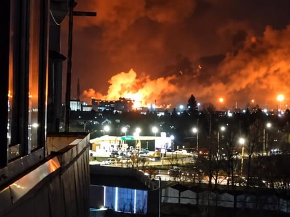 Огромен пожар во рускиот град Омск по напад на Украинците (ВИДЕО)
