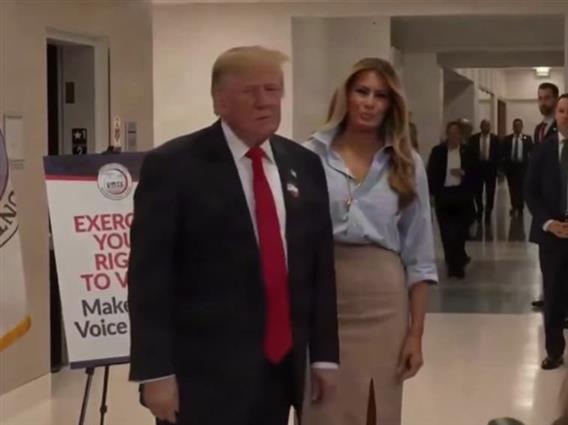 Трамп гласаше на Флорида, па си залепи налепница (ВИДЕО)