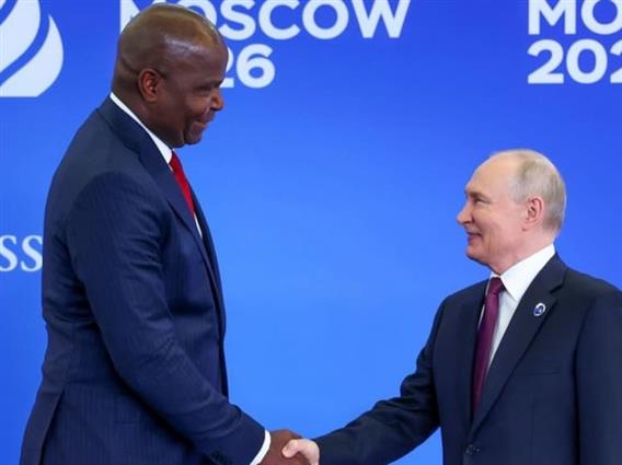Путин му беше домаќин на африкански претседател, висок 204 сантиметри- сите му се смеат (ФОТО)