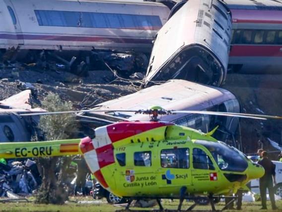 Трагедијата во Шпанија можело да биде уште поголема- трет воз се движел со голема брзина кон местото на несреќата 