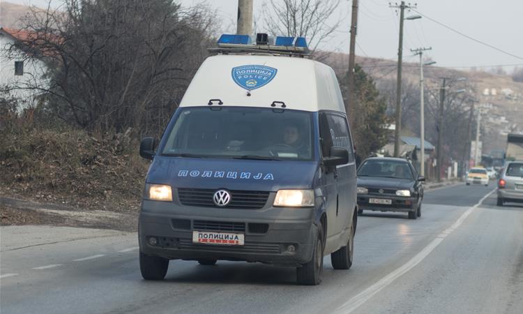 Приведен 18-годишник од тетовско, по меѓусебна расправија најпрво физички нападнал соселанец, а потоа го удрил со автомобил