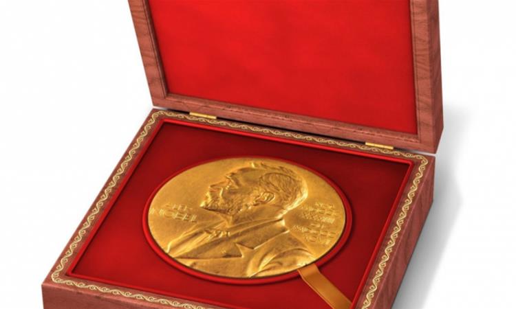 Френсис Халзен е добитник на Нобеловата награда за физика  