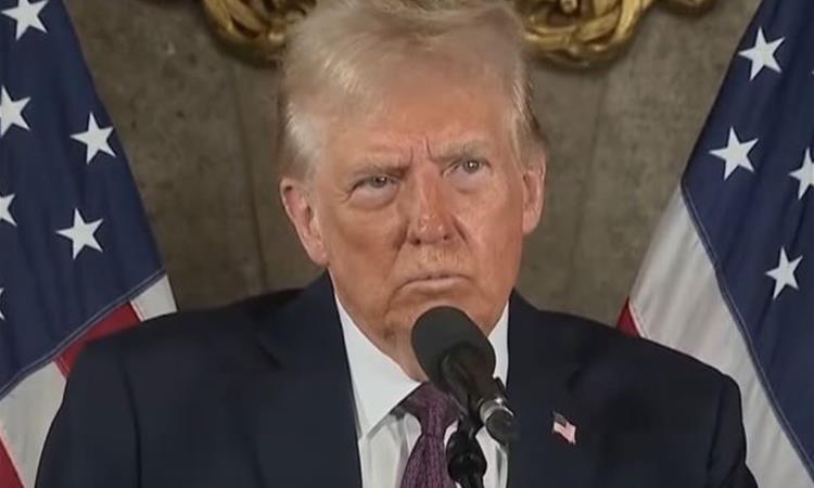 Трамп: Поради смртта на Доли Партон, знамињата во САД една недела на половина копје