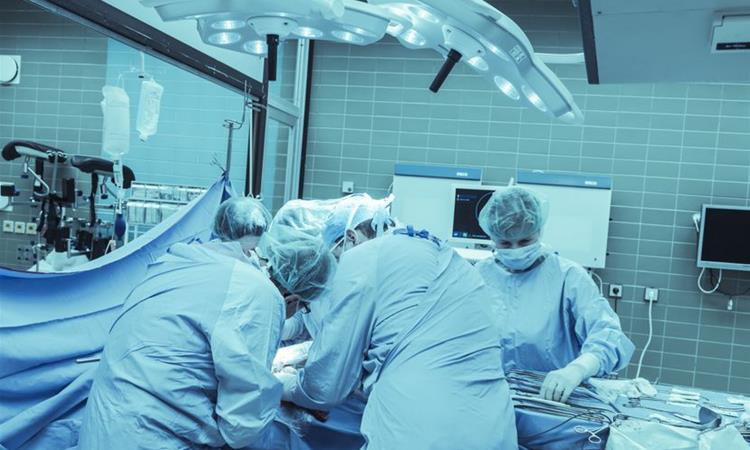 Бебе проголтало магнети, ја спасиле по тешка операција- мајката почна кампања во Британија 