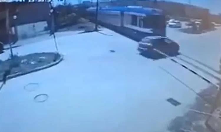 Велигденско чудо во Грција- воз помина преку докторка, сите се чудат како преживеа (ВИДЕО)