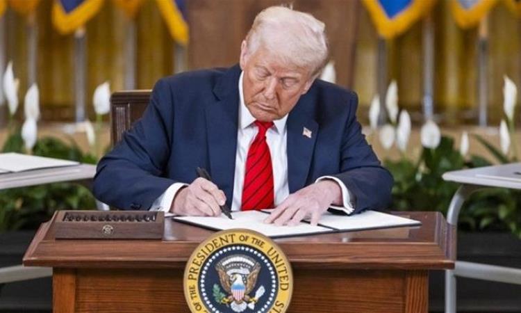 Трамп потпиша закон насочен против руската нафта, гас и поддржувачите на Москва