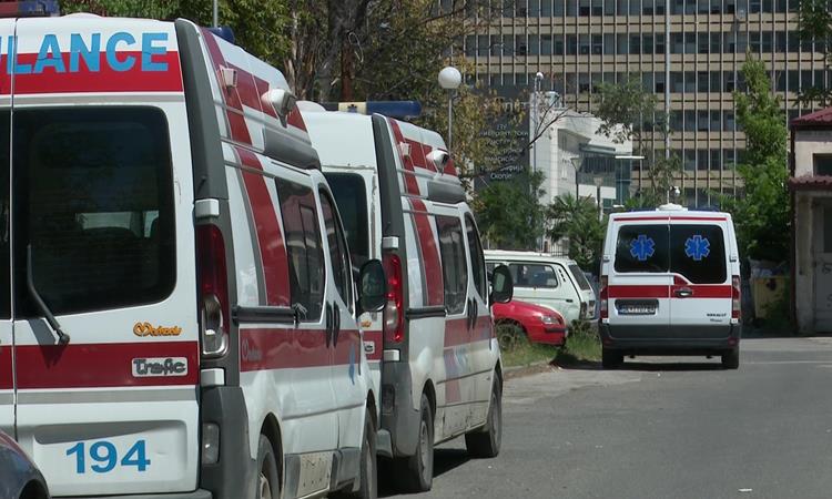 Жешкото и променливо време ја вжешти линијата на брзата помош, зголемен број коласи