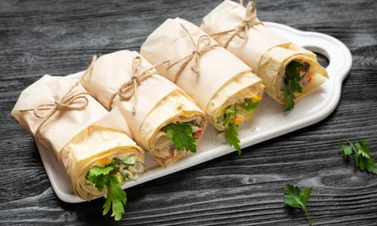 Тортиљи со зеленчук и сардини