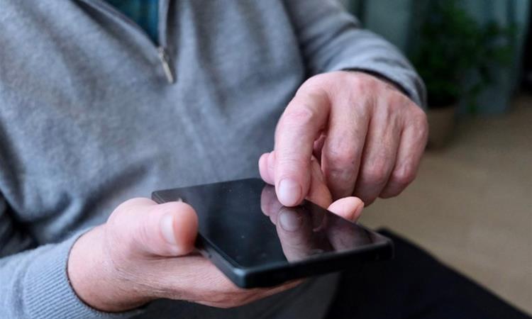 Снаодлив старец надмудрил измамници, кои се обиделе да му ги украдат парите 