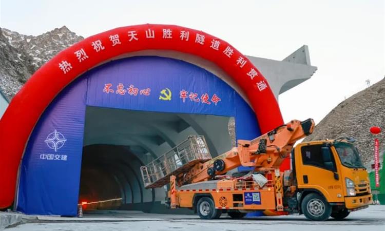 Кинезите изградија најдолг тунел на светот, познато е кога ќе биде отворен (ВИДЕО)