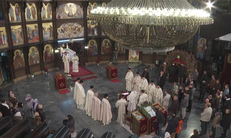 Честитки за Божиќ од државниот и политички врв на државата