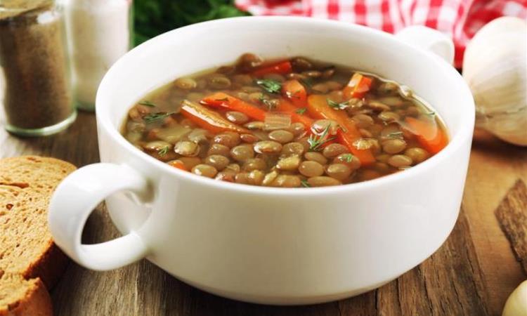 Чорба од леќа и зеленчук