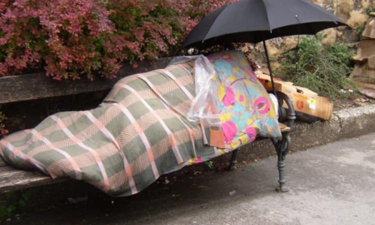 Им подариле на бездомници 10.000 евра- не очекувале таква реакција 