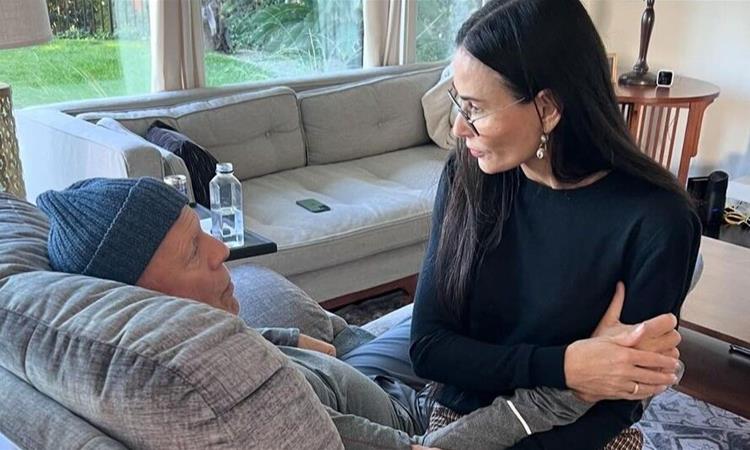 Деми Мур му го честиташе роденден на екс сопруг Брус Вилис: Сè што ти треба е љубов  