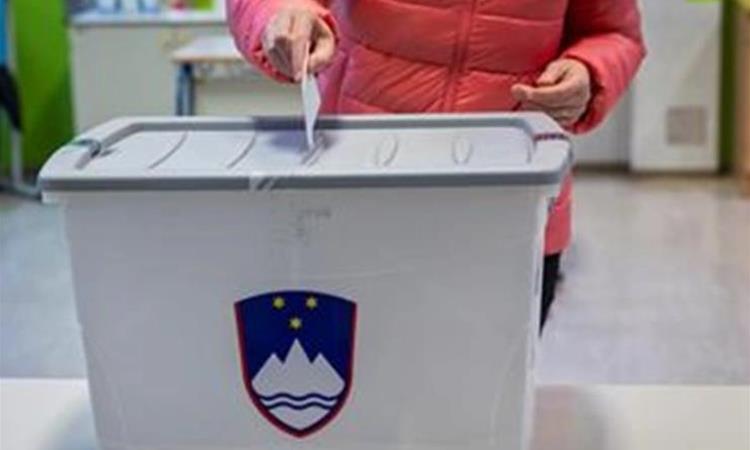 Словенците денес на четири референдуми