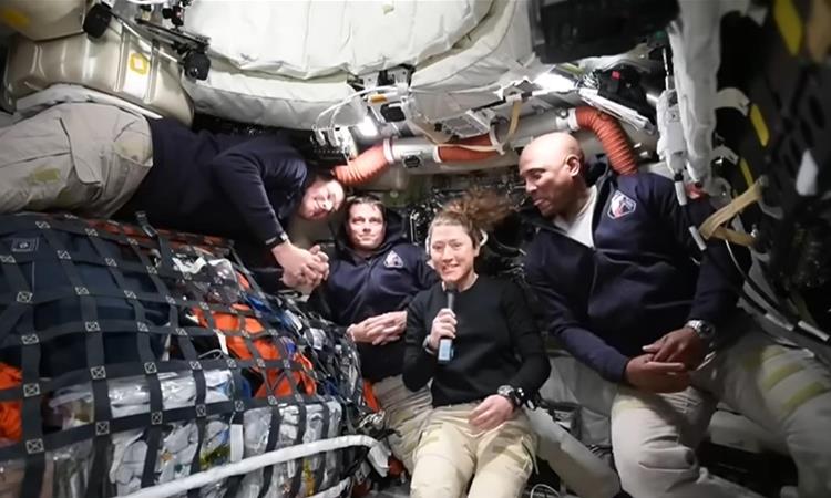 Мисијата „Артемис 2“успешно ја напушти земјината орбита и се движи кон Месечината