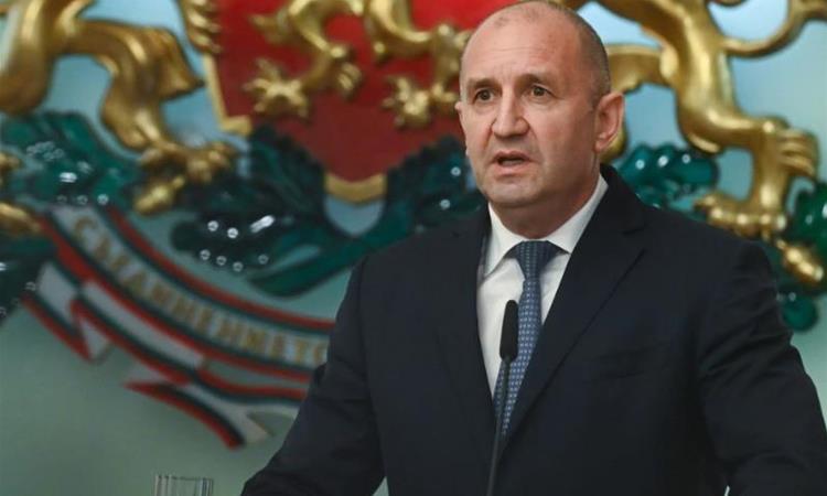 Паѓа довербата во владата на Радев