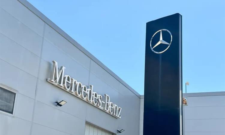 Мерцедес- Бенц го распродава имотот