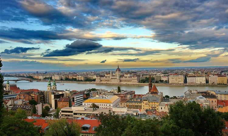 Унгарските пратеници се откажаа од 40 проценти од нивните плати