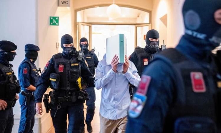 Менторот на гостиварецот, кој планираше атентат врз Тејлор Свифт во Виена, треба да биде егзекутиран 