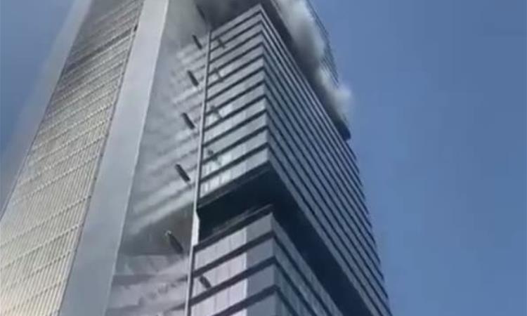 Експлозија и пожар во втората највисока зграда во Шпанија- зградата е итно евакуирана (ВИДЕО)