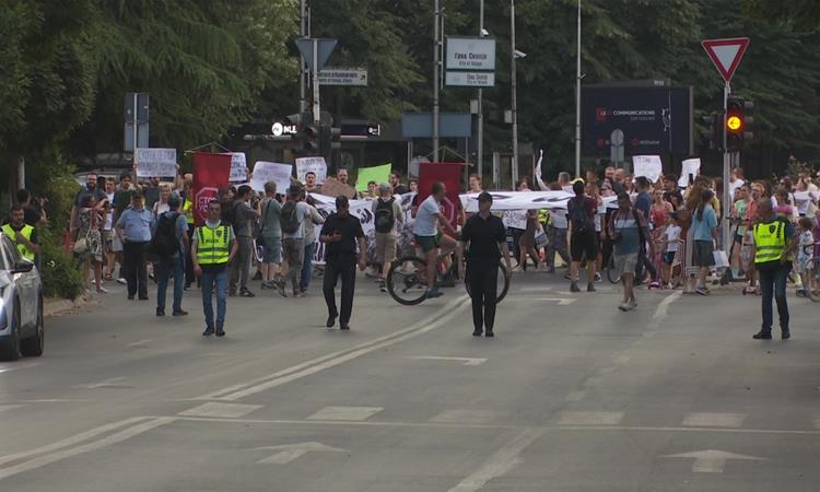 Граѓанската иницијатива „Стоп за Усје“ на протестен марш за чист воздух
