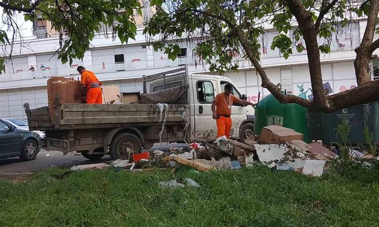 ЈП Комунална хигиена-Скопје подигна 6165 кубни метри отпад од диви депонии во текот на месец јуни