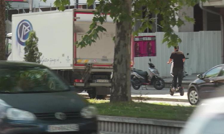 Брза помош: Во просек по тројца повредени возачи на тротинети на скопските улици