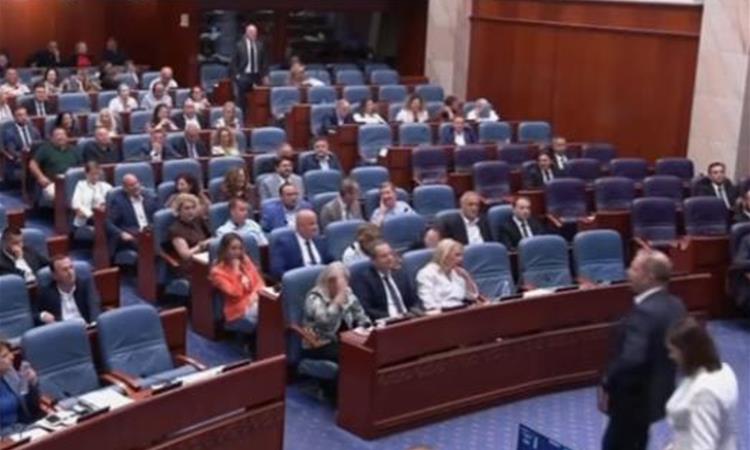 Собранието ги избра новите 8 министри