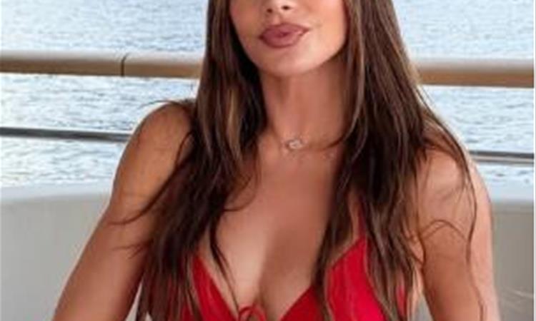 Фото: Софија Вергара во секси фустан на 54 роденден