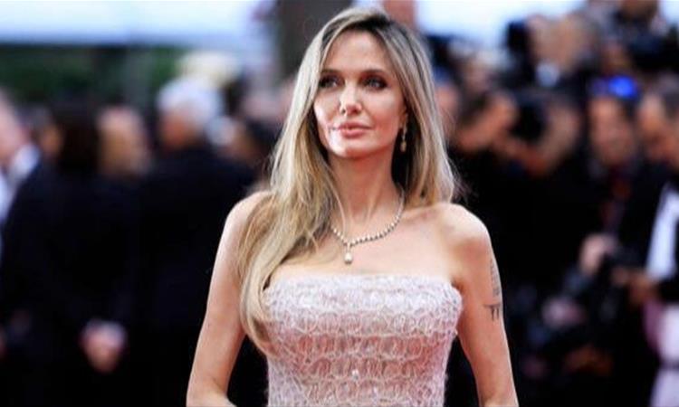 Анџелина Џоли подготвена за ново поглавје во животот: Размислува да го напушти Лос Анџелес
