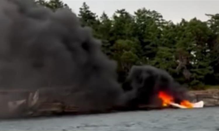Хидроавион падна во море и се запали во Вашингтон (ВИДЕО)