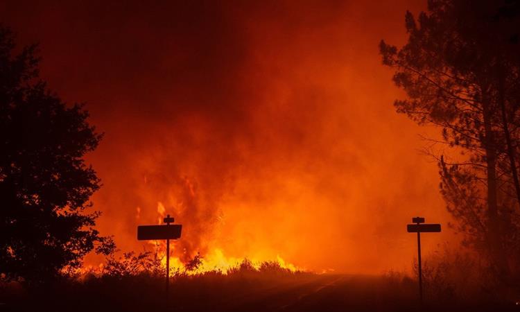 Пожари и натаму беснеат во Франција и Шпанија- евакуирани се над 220.000 луѓе (ВИДЕО)