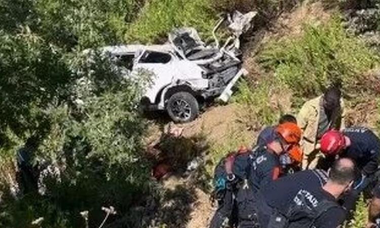  Најмалку петмина загинати во страшна сообраќајка во Анталија, трудница меѓу повредените (ВИДЕО)