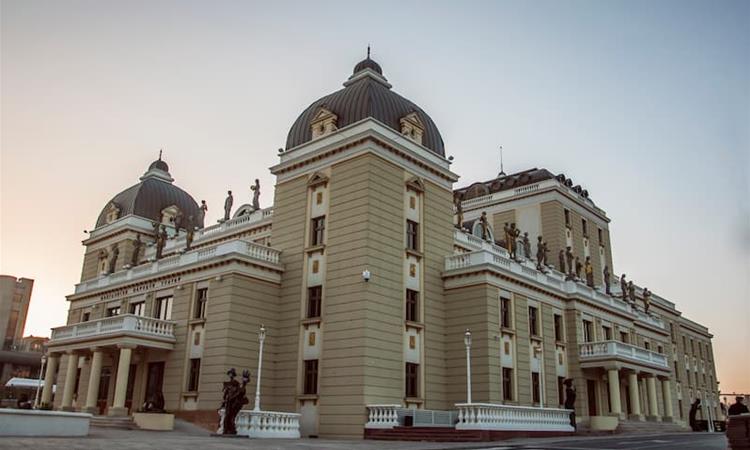 Премиерата на „Три сестри“ со превод на англиски јазик- МНТ се отвора кон меѓународната публика