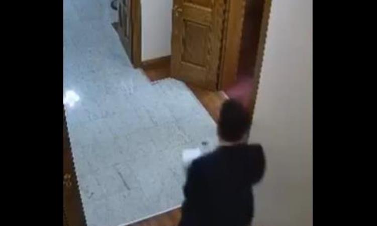 Опозициски пратеник во Албанија украде доверлив документ поврзан со воениот договор меѓу Албанија и САД