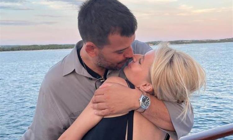 Анѓелка Стевиќ Жугиќ објави 20 романтични фотографии со сопругот: „На моето момче му е роденден“