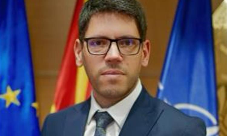 Ферати: Околу триесет проценти од вработените во министерството за политички систем немаат основна опрема