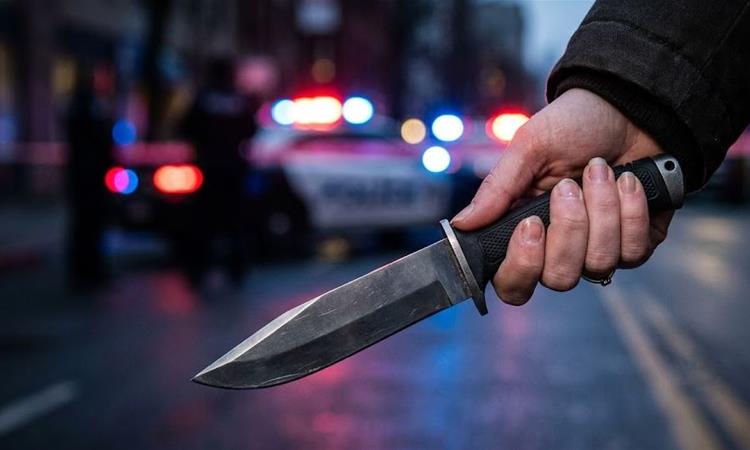 Четири мажи избодени со нож во центарот на Лондон, жена уапсена