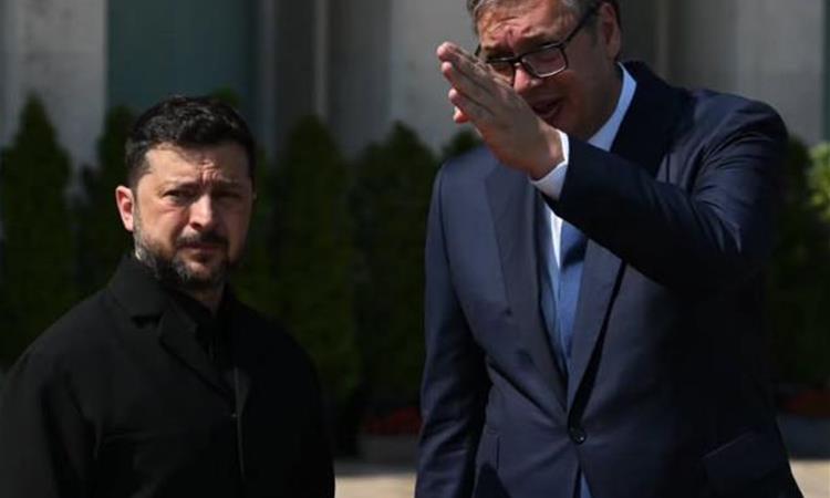 Приштина го симна украинското знаме, Тирана му одговори на Зеленски дека нема паралела меѓу Косово и Украина
