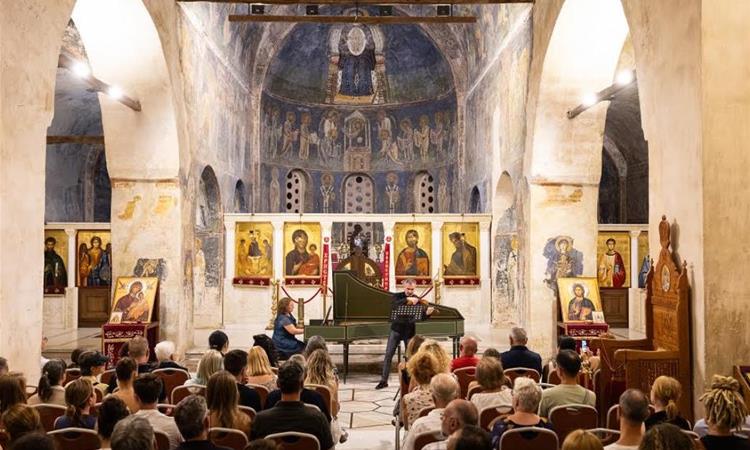 Несекојдневно уживање на „Охридско лето“ -Созовска и Костов го доловија сиот раскош на барокот