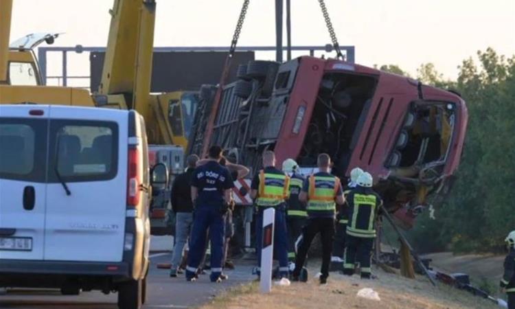 Полски автобус се преврте на автопат во Унгарија – најмалку 12 загинати